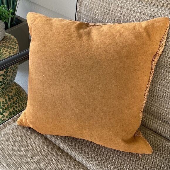 Villa Boho Knit/Linen Pillow  18”x18” - Picture 3 of 5